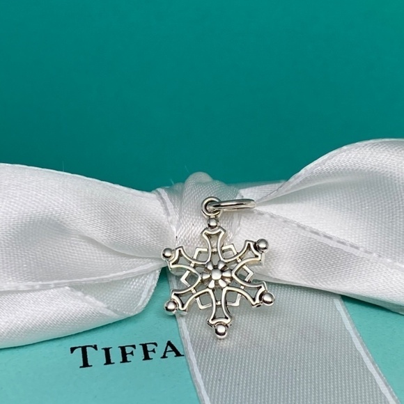 Vintage Tiffany & Co .925 Silver Snowflake Charm rare retired w/ box - Picture 3 of 7